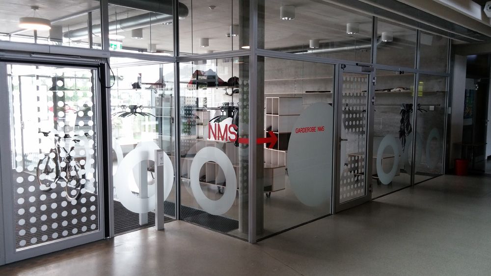 Auslagengestaltung mit Glasdecorfolie